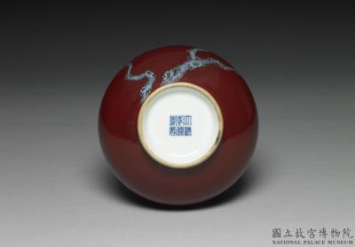 图片[3]-Gall-bladder vase in yang-ts’ai enamels with plum flower décor on sacrificial red glaze ground 1742 (Ch’ien-lung reign)-China Archive